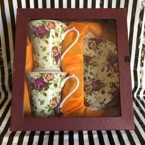 Beautiful Floral Vintage Teacup & Saucer Set